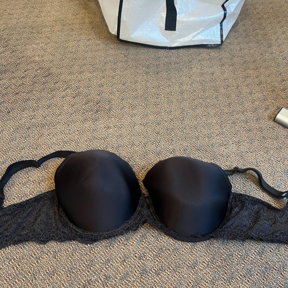 Victoria's Secret Dream Angels black lace bra